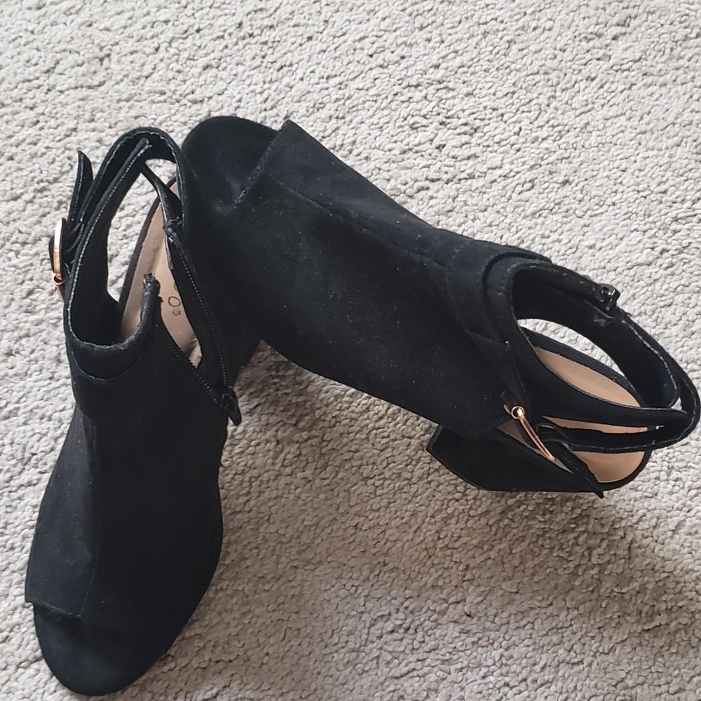 Bamboo suede black open-toe heels